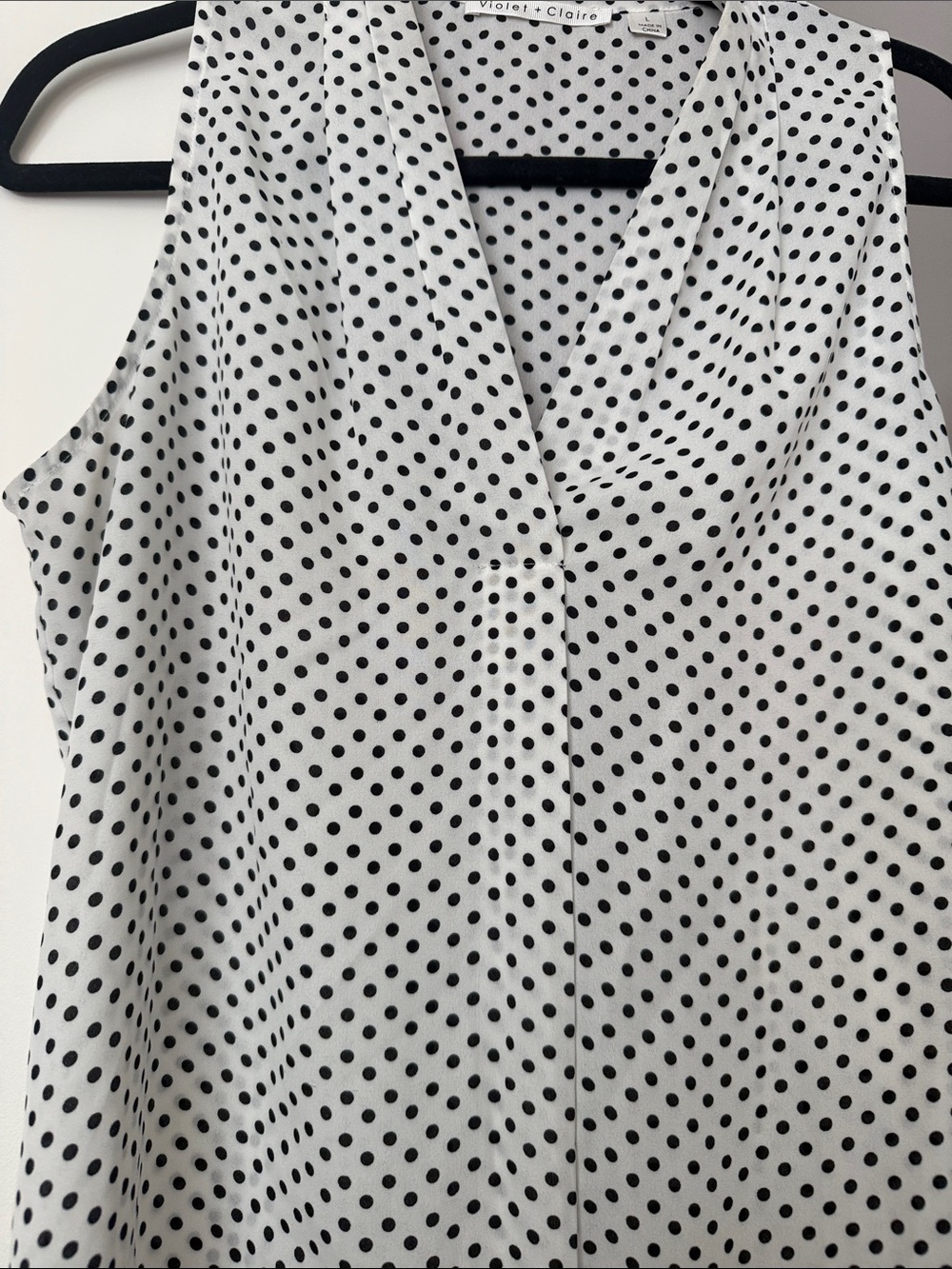 Violet & Claire White Sleeveless V-Neck Polka Dot Top with Black Dots